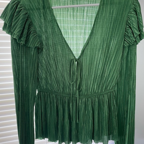 Zara Elegant Sleeved Green Pleated Top - Picture 2 of 5